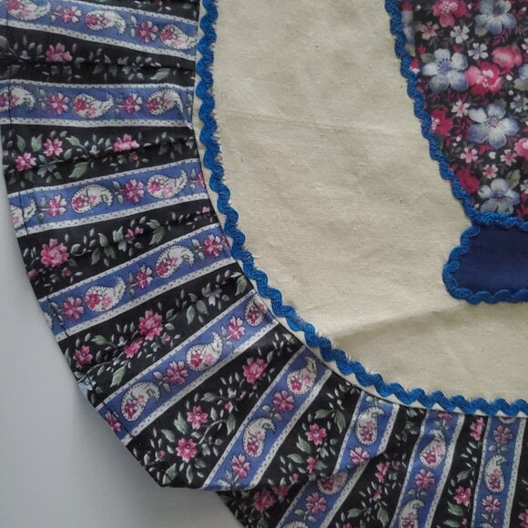 Russian Nesting Dolls Apron Floral Ruffled Edge Detailed Appliques Light Canvas - Picture 3 of 7